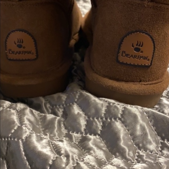 Size 8 BearPaw boots - Picture 2 of 2